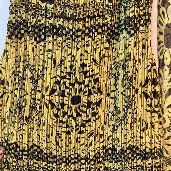 Forever 21 Black and Yellow Mini Dress - Picture 3 of 7